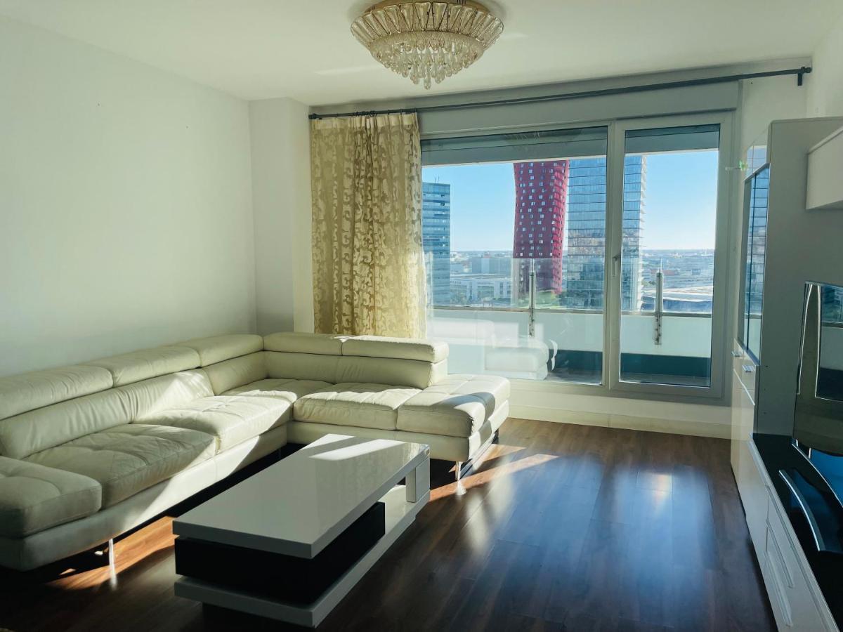 Fira De Barcelona City View Apartment With Garage Parking L'Hospitalet de Llobregat Bagian luar foto