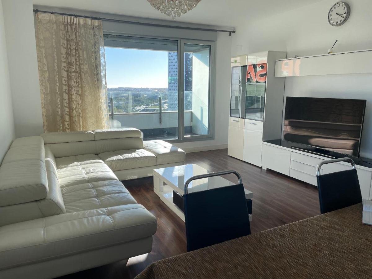 Fira De Barcelona City View Apartment With Garage Parking L'Hospitalet de Llobregat Bagian luar foto