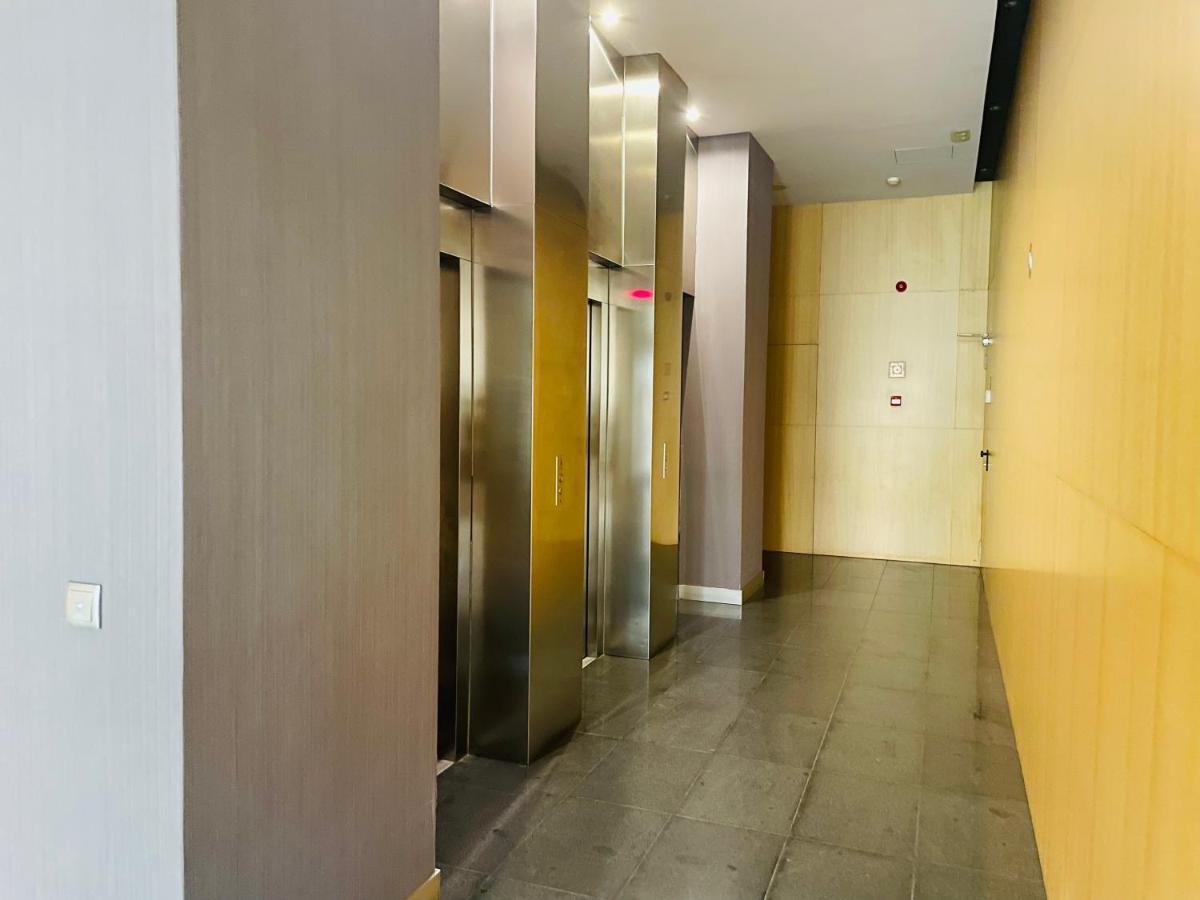 Fira De Barcelona City View Apartment With Garage Parking L'Hospitalet de Llobregat Bagian luar foto