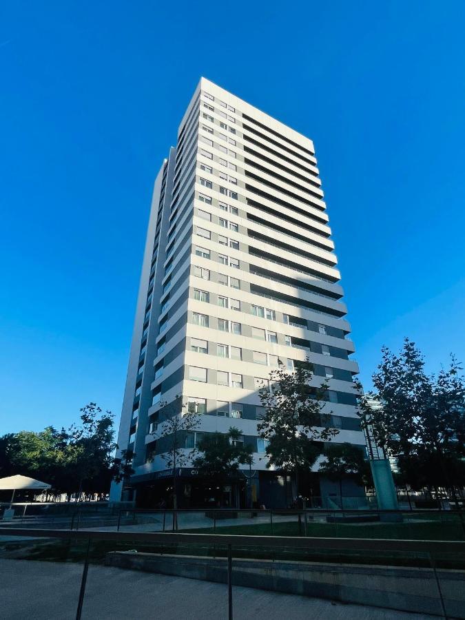 Fira De Barcelona City View Apartment With Garage Parking L'Hospitalet de Llobregat Bagian luar foto